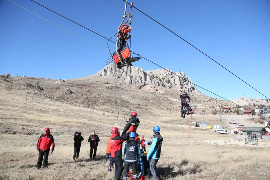 Saklıkent Teleferiğinde 14 Kişi Mahsur Kaldı 9